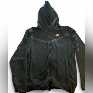 Nike Men’s Hooded Lightweight Jacket in Dark Green with White Logo